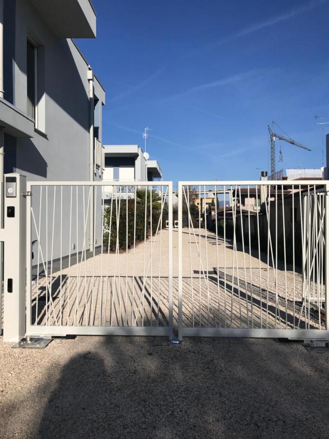 Villa Karolina Desenzano del Garda Exteriör bild